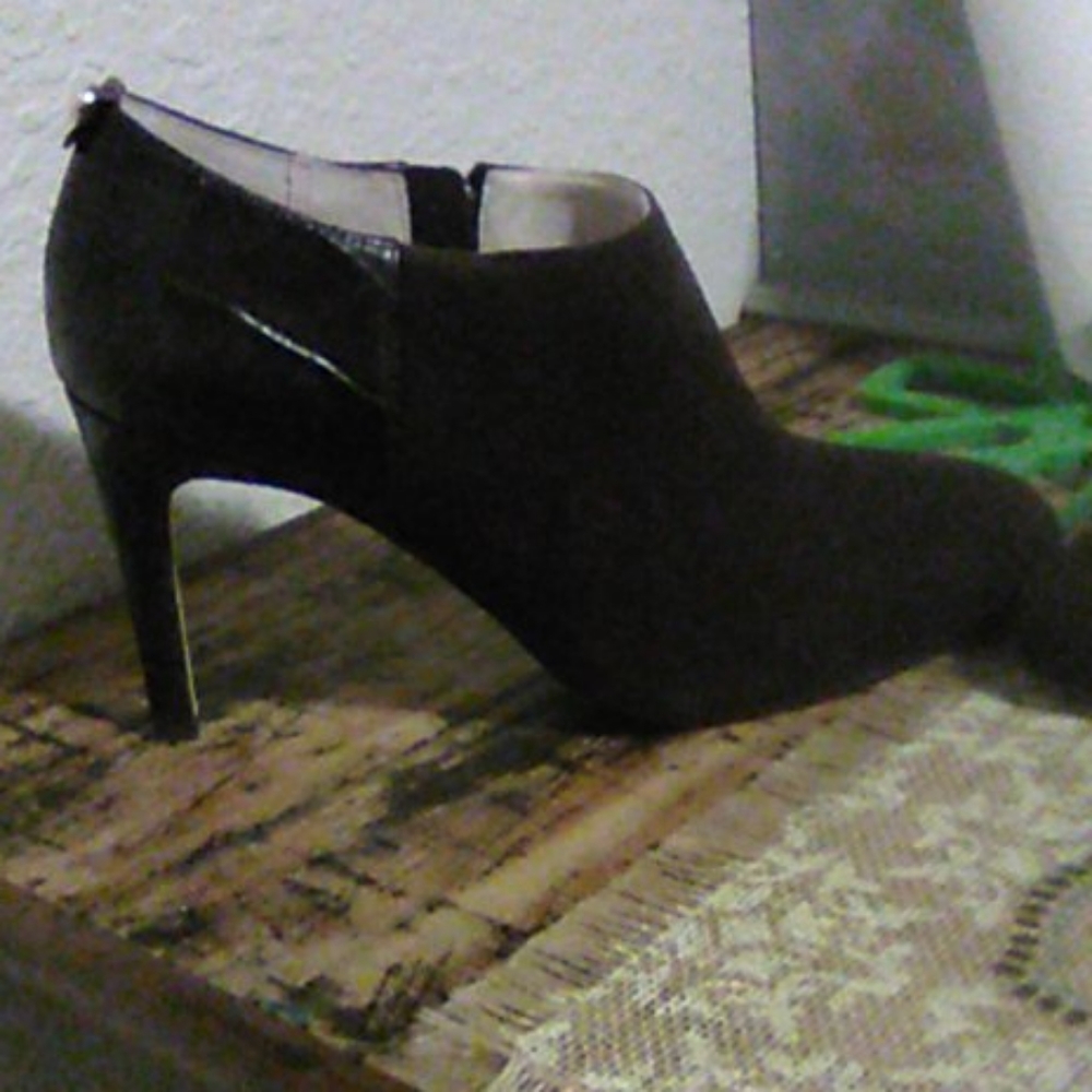 Michael Kors booties - Picture 5 of 12